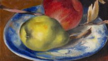Pomme et poire sur une assiette bleue